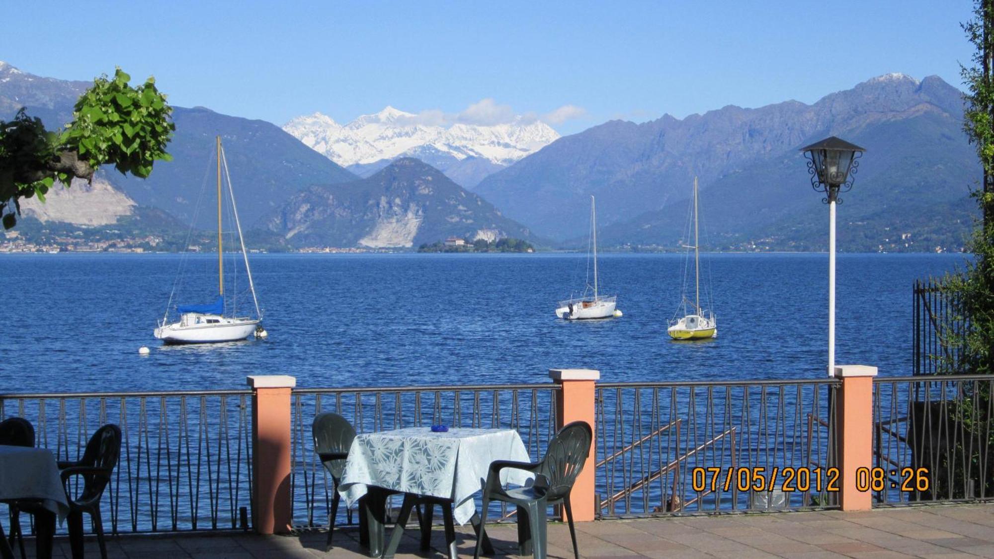 Albergo Riva Reno Di Leggiuno Exterior photo